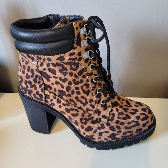 Torrid Leopard Lace Up Hiker Bootie, BNWT, Size 8 - Picture 7 of 12